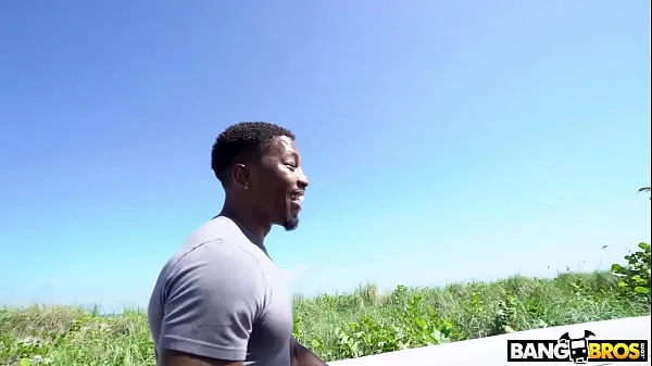 BANGBROS - Isiah Maxwell Gets A Slice Of Victoria Cakes In The 305