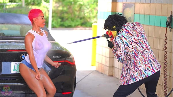 Jasamine Banks Gives Gibby The Clown The Car Wash Of His Life