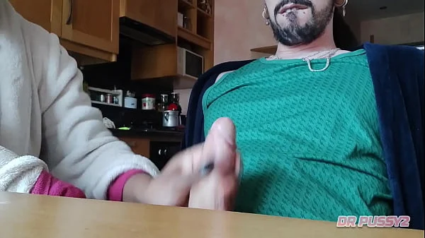 MASTURBEI O MELHOR AMIGO DO MEU MARIDO E DEIXEI ELE FILMAR SEM O CORNO SABER